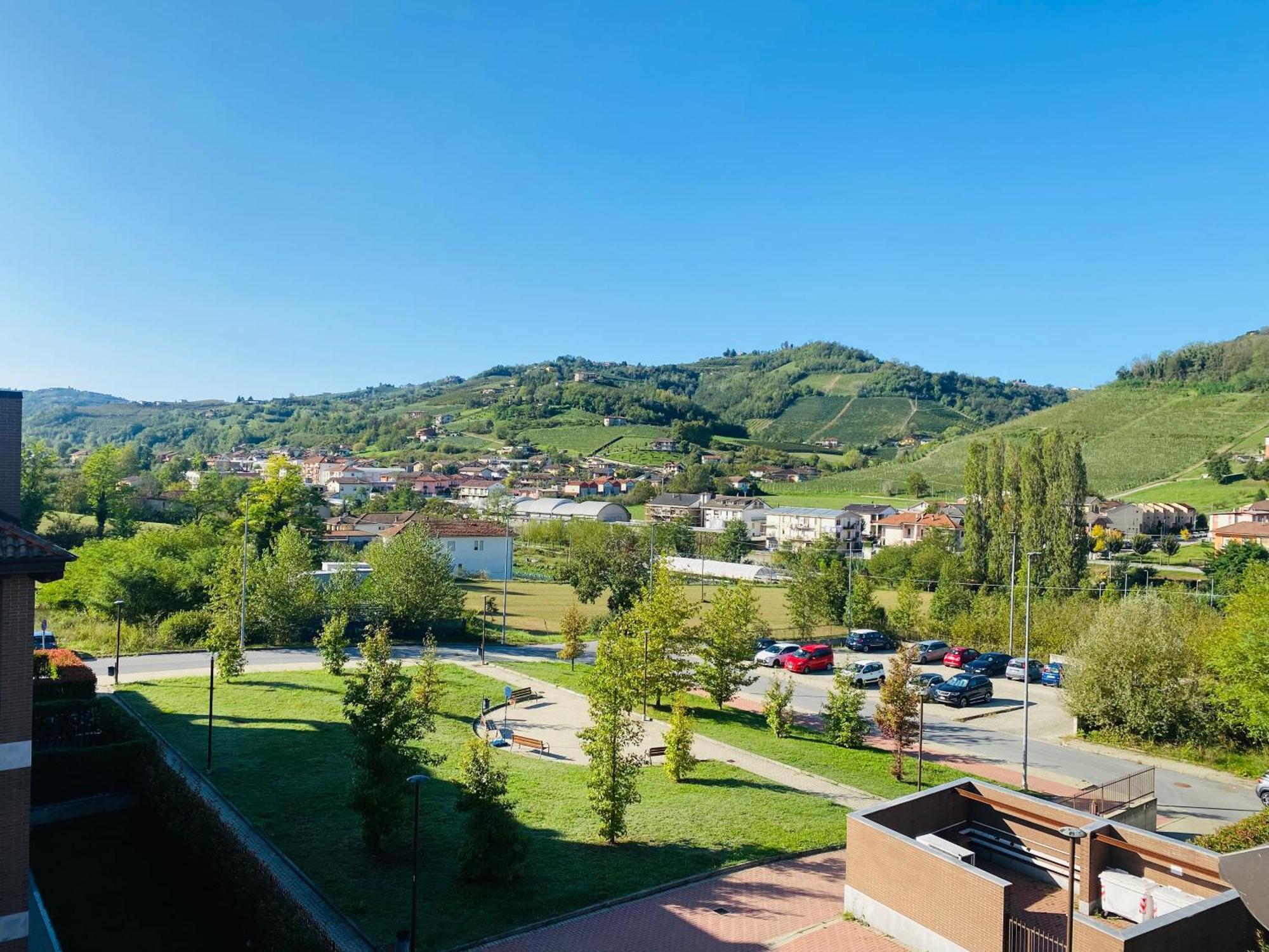 Attico Nel Cuore Delle Langhe - Free Parking Wi-Fi E Ac Альба Экстерьер фото